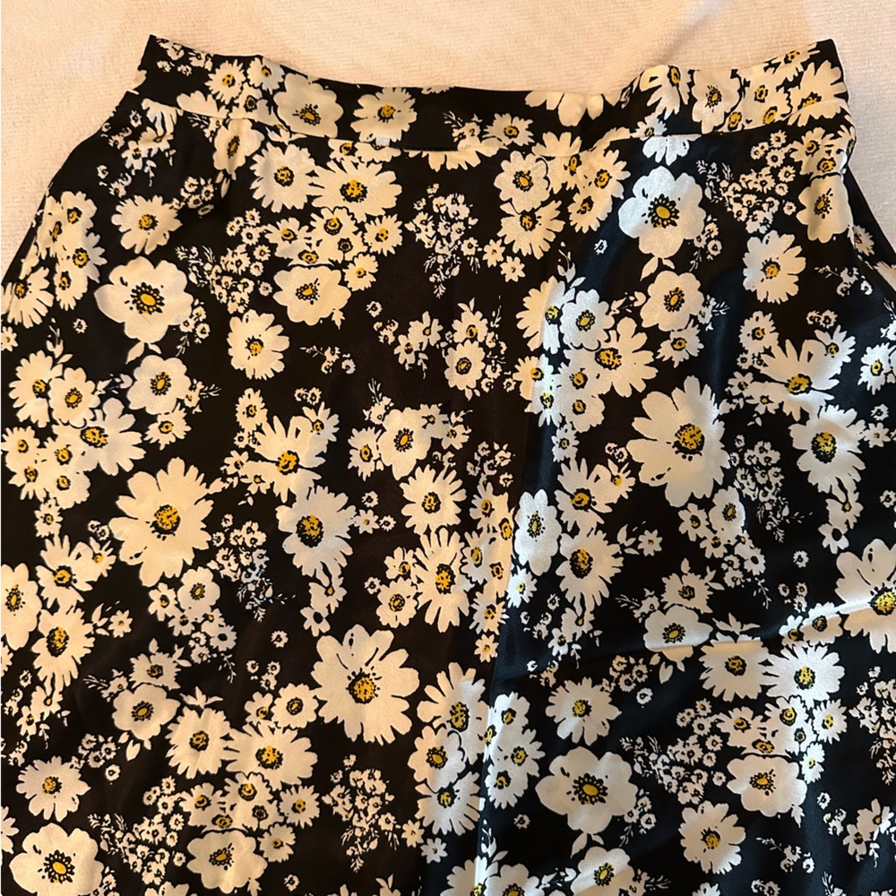 Daisy print skirt